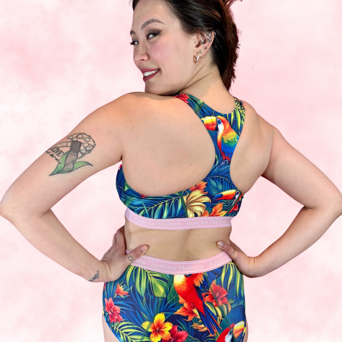 Classic T-Back Sports Bra 🧡🌺 Tropical Escape 🦜🌴
